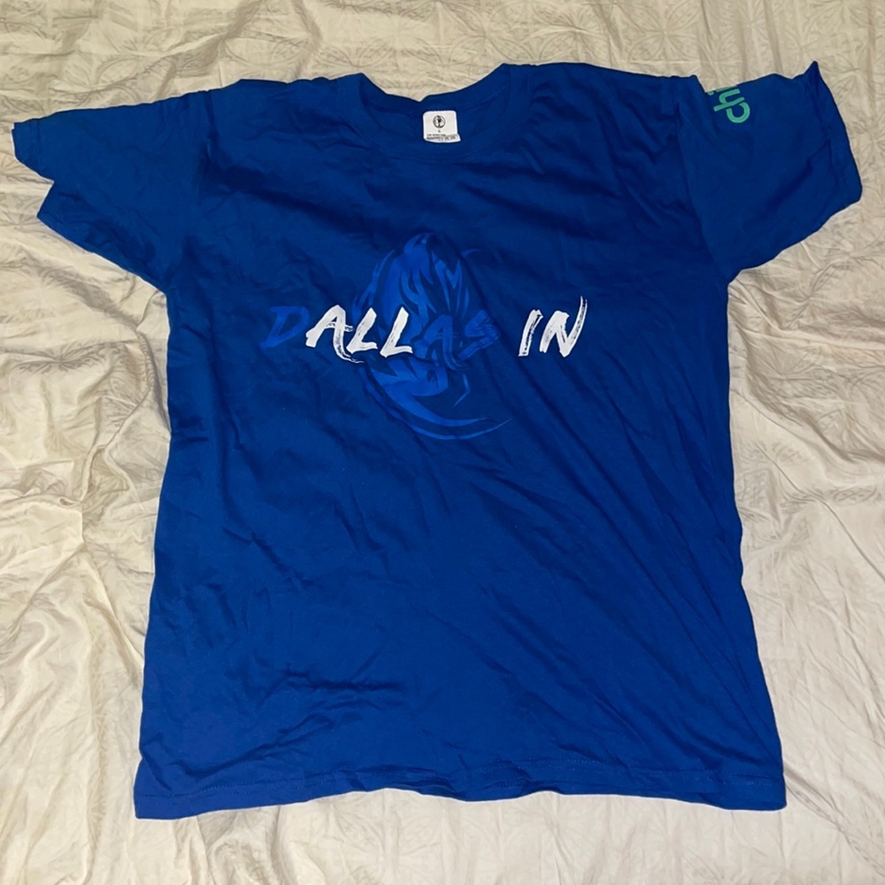 XL blue Dallas Mavericks tee